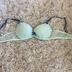 sexy Victoria’s Secret bra 32B